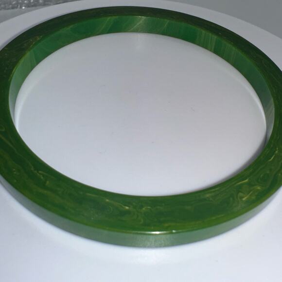Antique Art Deco 1930s swirled spinach green yellow Bakelite bangle bracelet - Picture 6 of 7